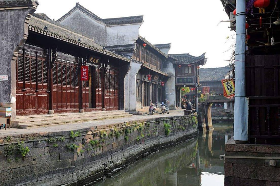狼山水库冬捕第一网出鱼2000斤，现场被围观市民抢购一空